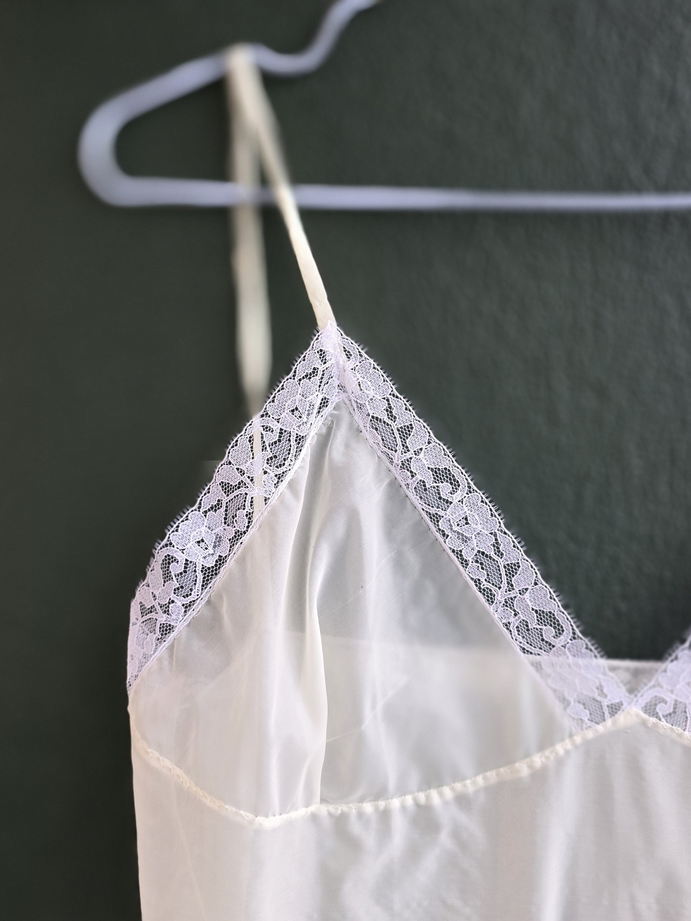 Vintage Light Yellow Lace-Trim Slip with Delicate V-Neck Nylon - Picture 2 of 3